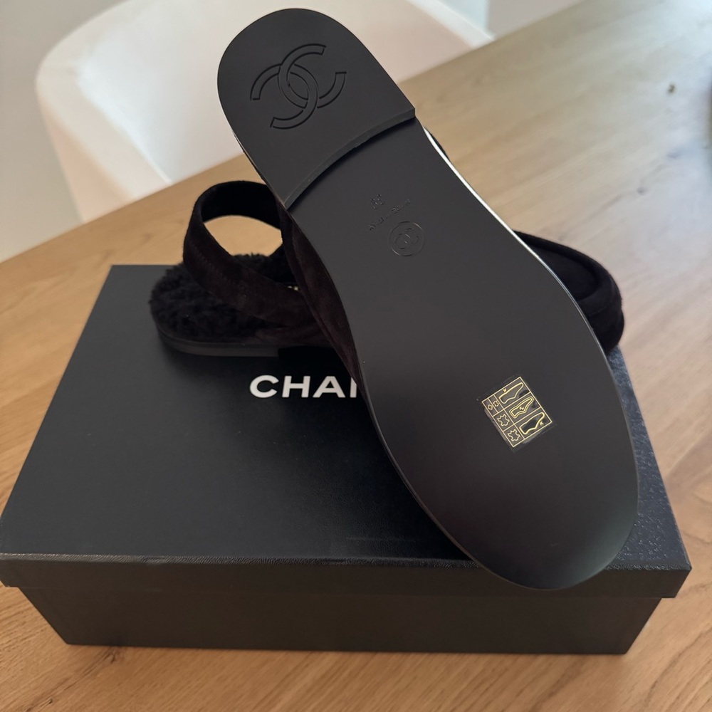 NWT Chanel Suede Slingback Sherpa Loafers, Size 39 - Picture 8 of 8